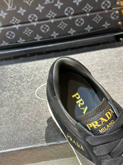 Кроссовки Prada