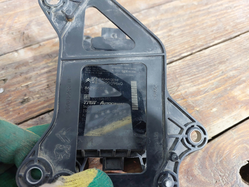 Датчик радарный Peugeot 3008 2 16-нв Б/У Оригинал 1618842180