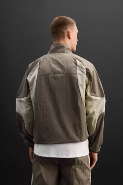 ZARA КУРТКА В СТИЛЕ КОЛОР-БЛОК ИЗ ВЫСОКОТЕХНОЛОГИЧНОЙ ТКАНИ, ПЕСОЧНЫЙ