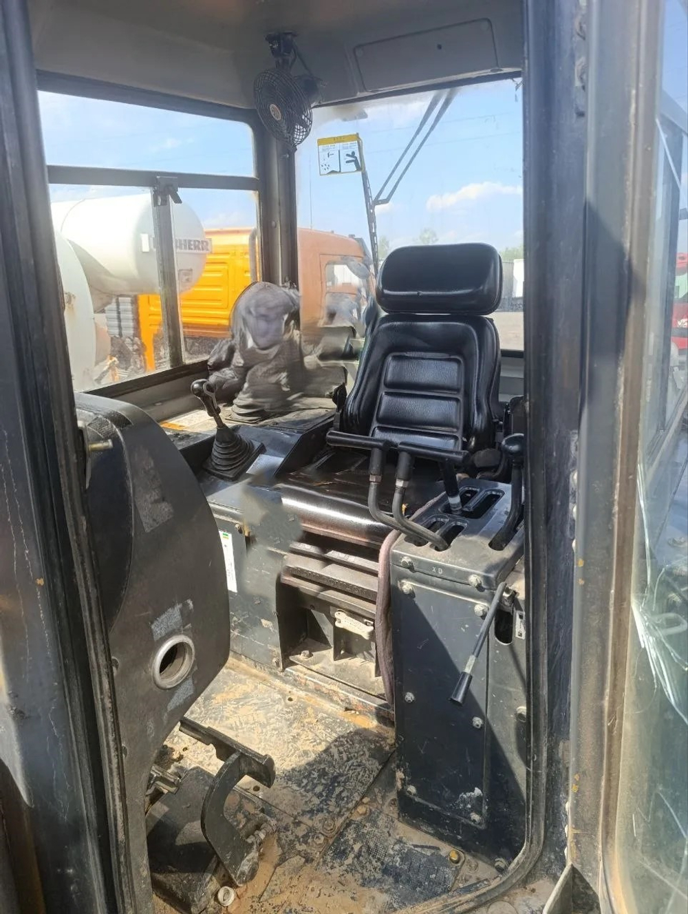Zoomlion ZD220* Бульдозер ZD220F-3 (Дизельный, 14,0 л, 254 л.с., АТ)