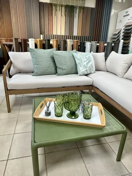 Комплект деревянной мебели Nara из массива акации