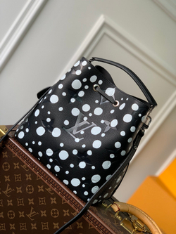 Louis Vuitton NeoNoe MM