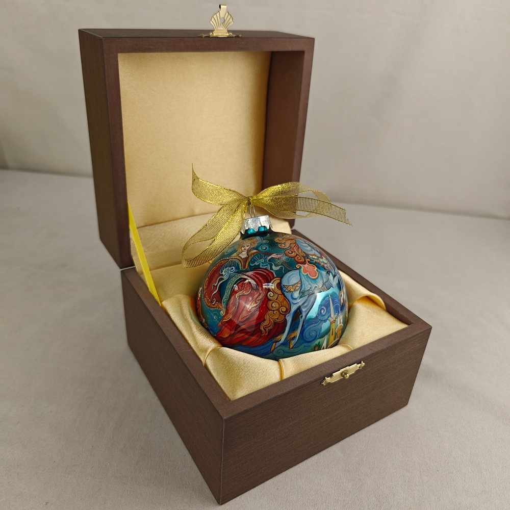 Коллекционный елочный шар с росписью Палех "Снежная королева" в футляре