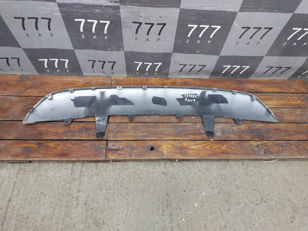 Накладка заднего бампера Toyota RAV4 IV (XA40) 15-19 Б/У Оригинал 5240542010