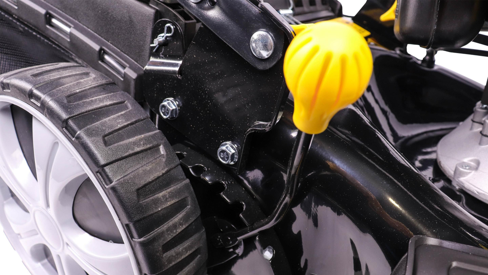 Газонокосилка бензиновая Champion LM4627