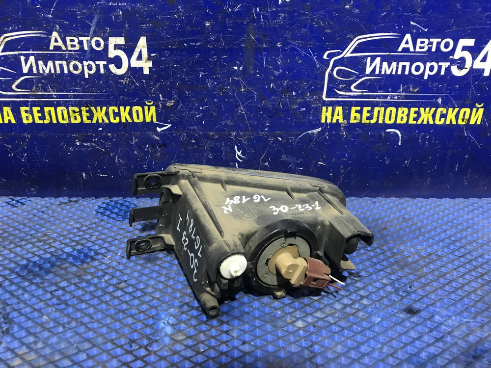 Туманка правая TOYOTA ARISTO 1997-2004