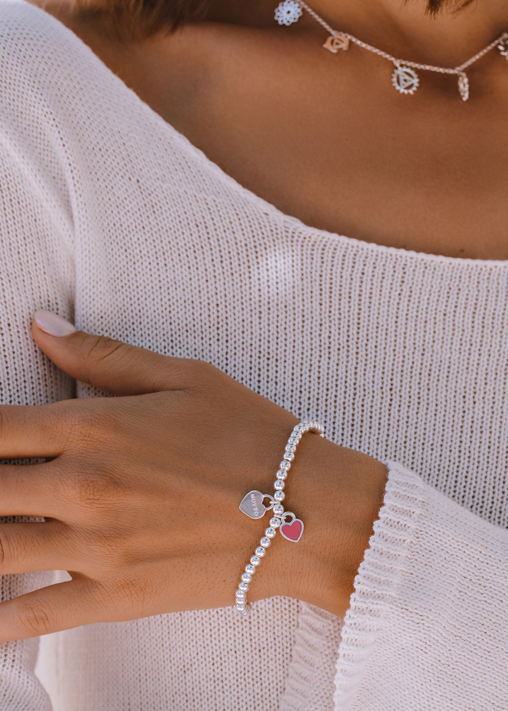 Браслет «Эластичный Хати» с ювелирной эмалью розового цвета