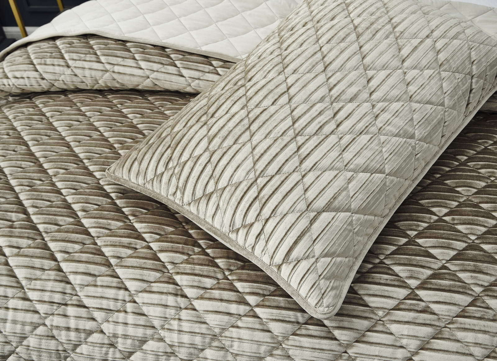 Покрывало 240x260 и 2 наволочки 50х70 Sofi De MarkO Леонтия бежевое