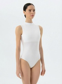 Белый купальник без рукавов