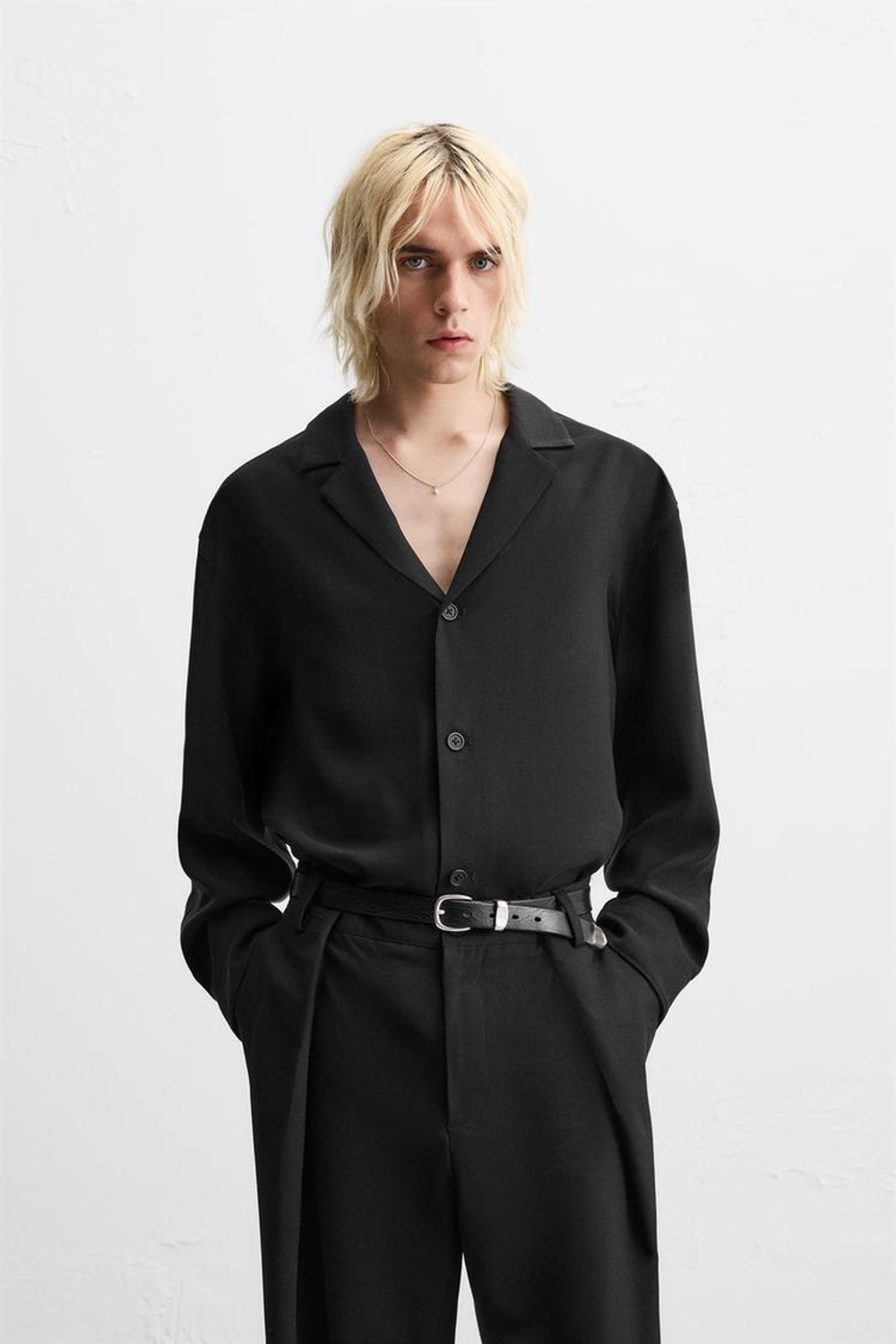 ZARA РУБАШКА СТРУЯЩЕГОСЯ ПОКРОЯ, ЧЕРНЫЙ