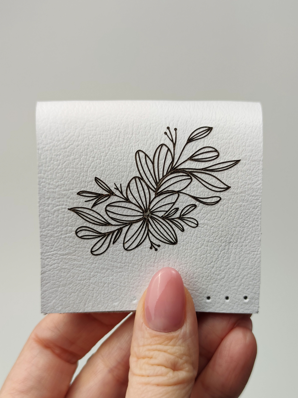 Бирка кожаная большая со сгибом "Цветы"