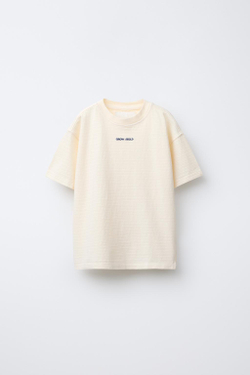 ZARA ФУТБОЛКА ИЗ РЕЛЬЕФНОЙ ТКАНИ С ВЫШИТОЙ НАДПИСЬЮ, ЭКРЮ