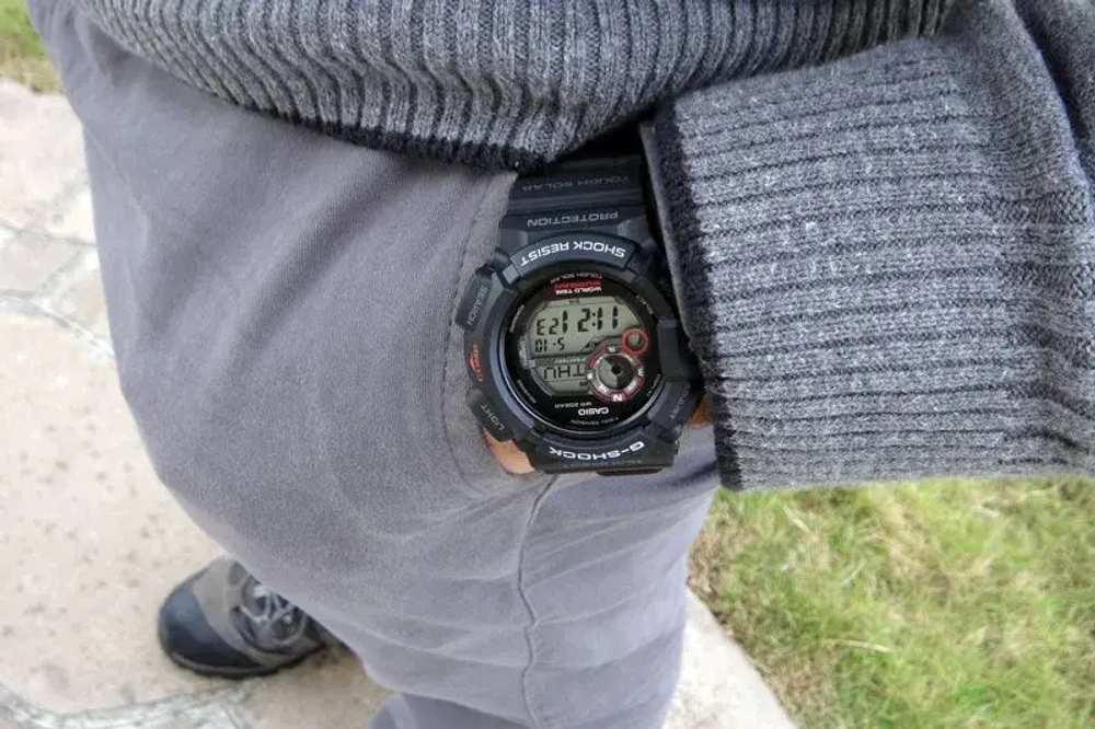 Японские наручные часы Casio G-SHOCK G-9300-1E