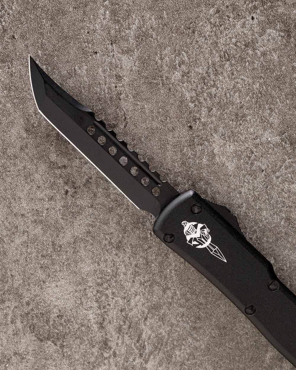 Автоматический складной нож Microtech UTX-70 Hellhound DLC Blade Signature Series 419-1DLCTS (черный-черный) фронталка/выкидуха