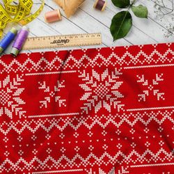 Ткань атлас вышивка из крупных мелых снежинок на красном свитере