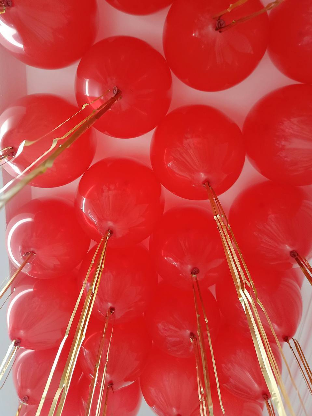 Воздушные шарики с гелием под потолок 30 шт с дождиком (№34)