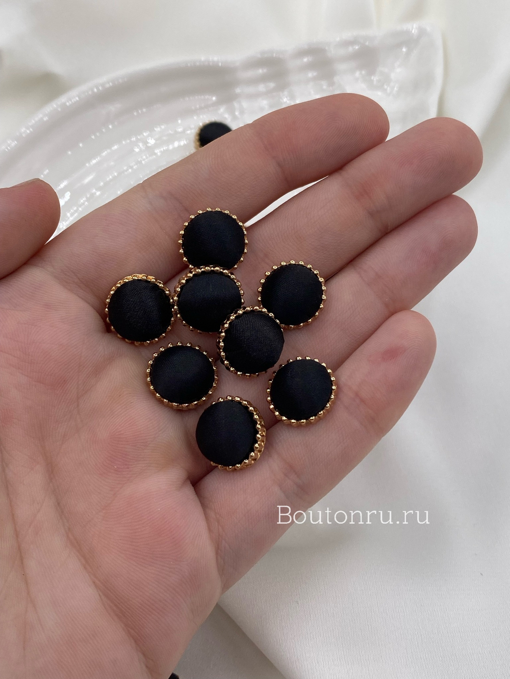 Пуговицы на ножке атласные черные
