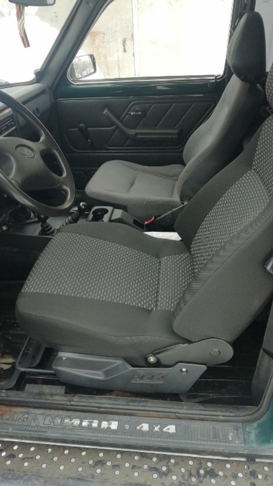 Сиденья Нива 4х4/Легенд 3дв передние ( правое и левое, усиленный каркас)