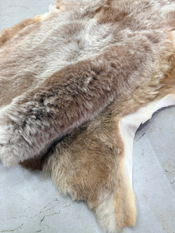 Шкура коврик меховой прикроватный овчина, 120х65 см.