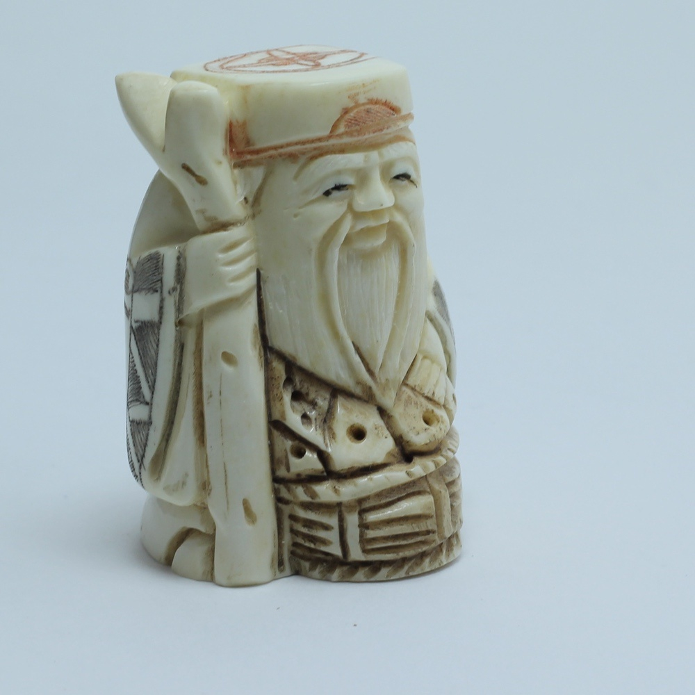 Нэцкэ Дзюродзин с длинным посохом и корзиной рыбы