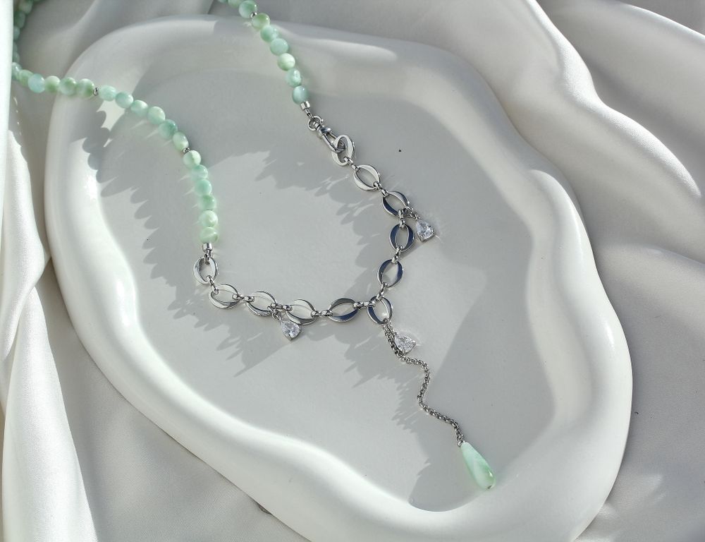 Колье из Ангелита