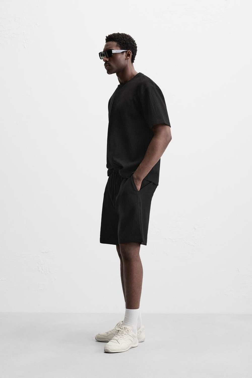 ZARA ФУТБОЛКА RELAXED FIT ИЗ РЕЛЬЕФНОЙ ТКАНИ, ЧЕРНЫЙ