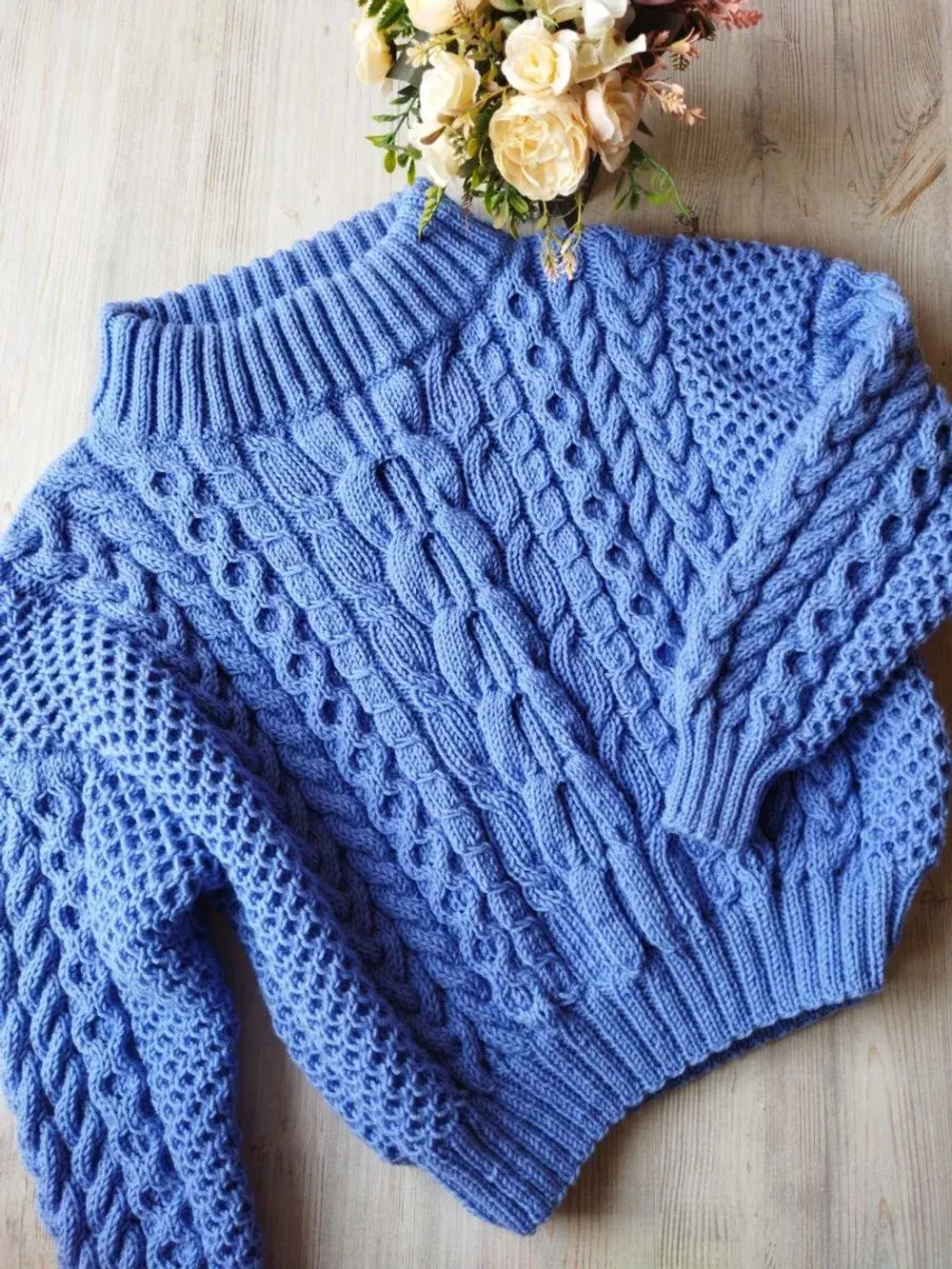 Свитер с аранами