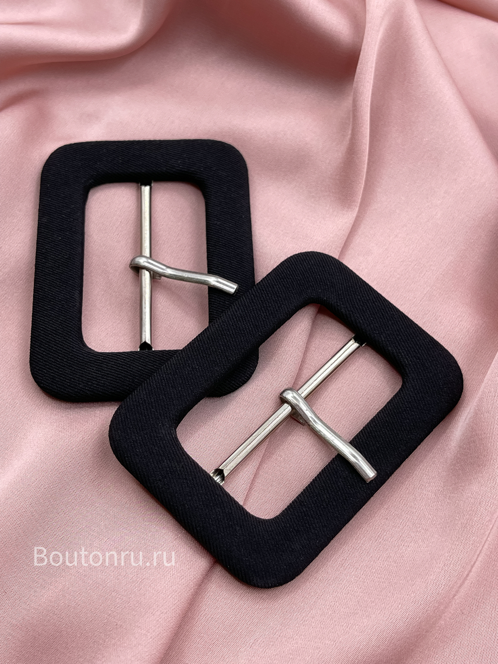 Пряжка обтянутая тканью черная