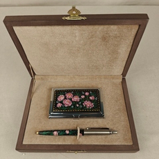 Подарочный набор "Пионы" визитница с ручной росписью Палех и ручка Parker