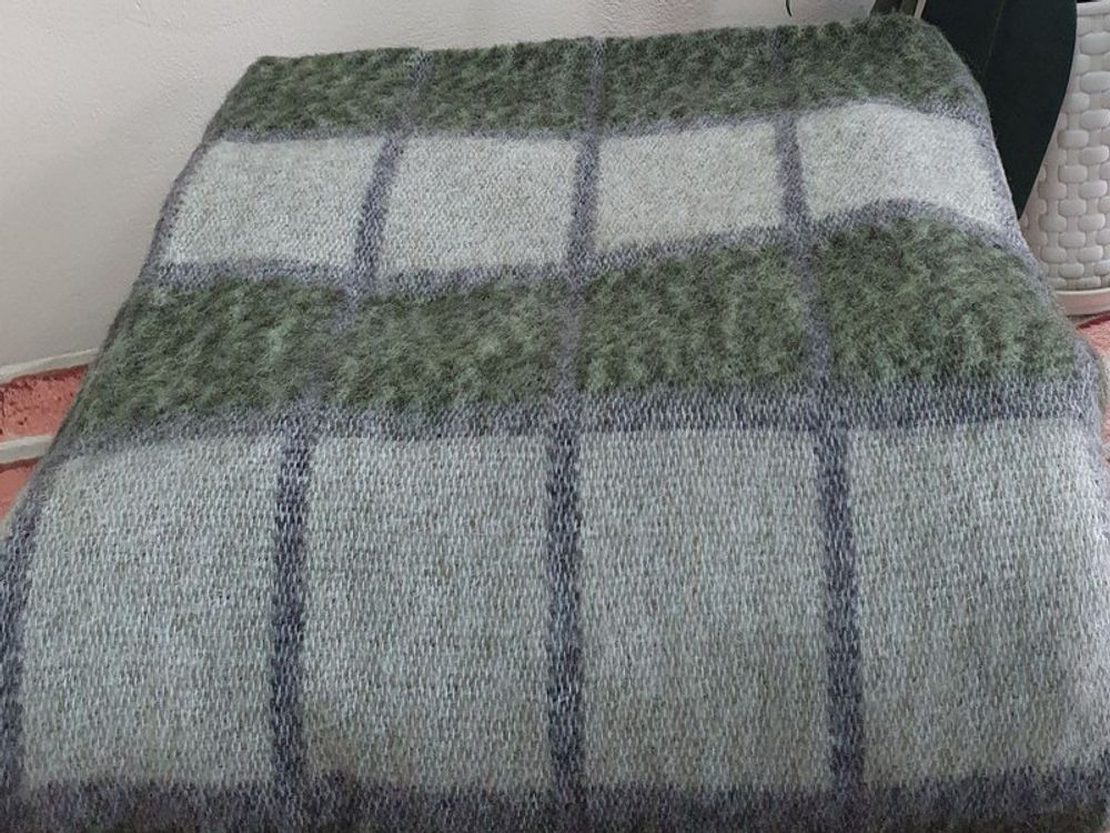 Одеяло полушерстяное "ВВ. СЕРО-ОЛИВКОВО-ЗЕЛЁНАЯ КЛЕТКА" ОПШ-1, 50% шерсть, плотность 400 г/м2, Россия.