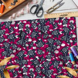 Ткань таффета чёрно-белый клевер на розовом фоне в горошик