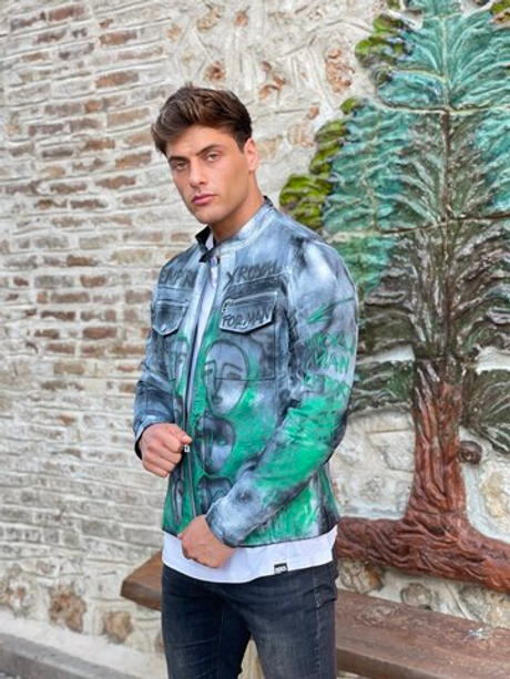 Кожаная куртка с рисунком