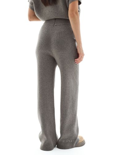 Темно-серый трикотажный костюм с жилетом