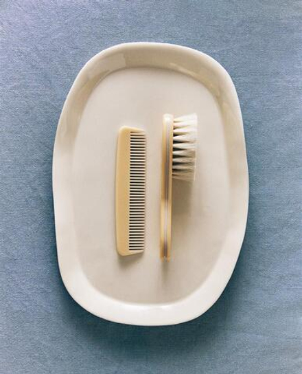 ZARA HOME НАБОР ИЗ ДЕТСКОЙ ЩЕТКИ И РАСЧЕСКИ, КРЕМОВЫЙ