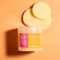 NIP+FAB Vitamin C Fix - очищающие хлопья с осветляющим эффектом /  60 szt.   / GTIN 5056217803854