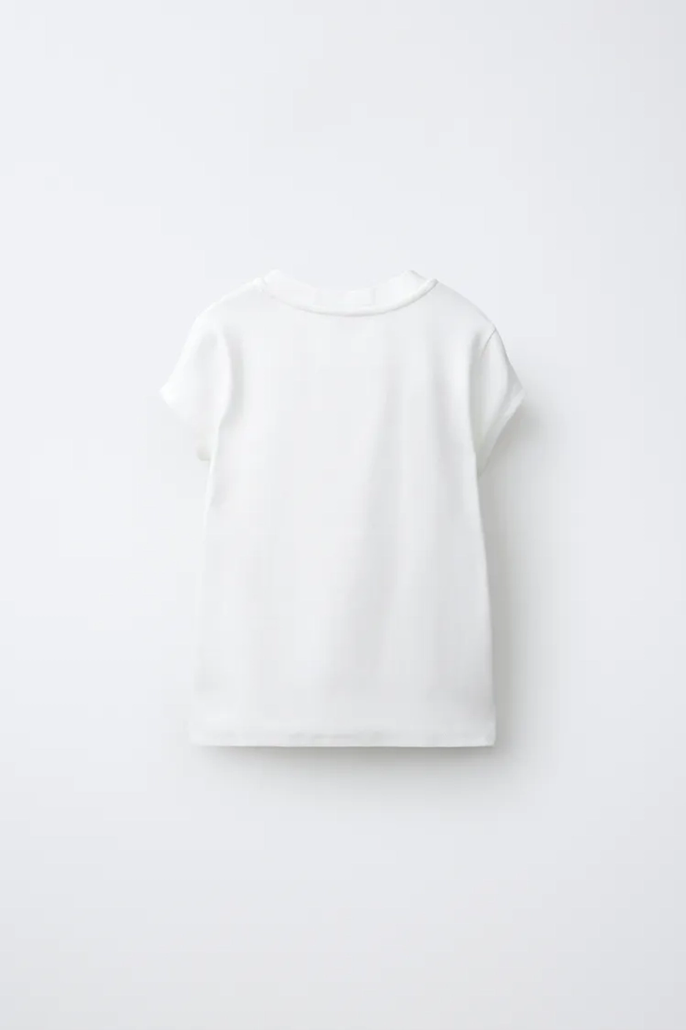 ZARA ФУТБОЛКА С КАМУФЛЯЖНОЙ НАШИВКОЙ, ЖЕЛТОВАТО-БЕЛЫЙ