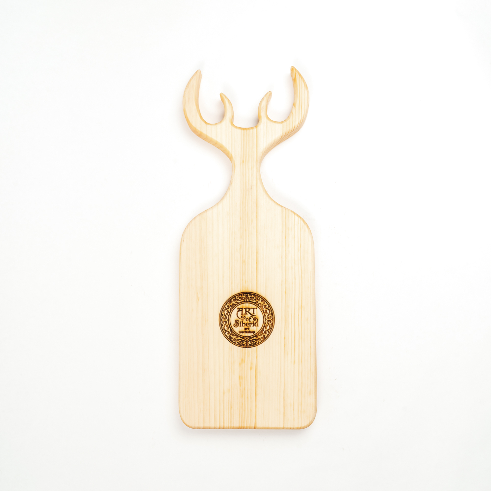 Доска разделочная из древесины сибирского кедра с гравировкой "Home is where the heart is". RD86