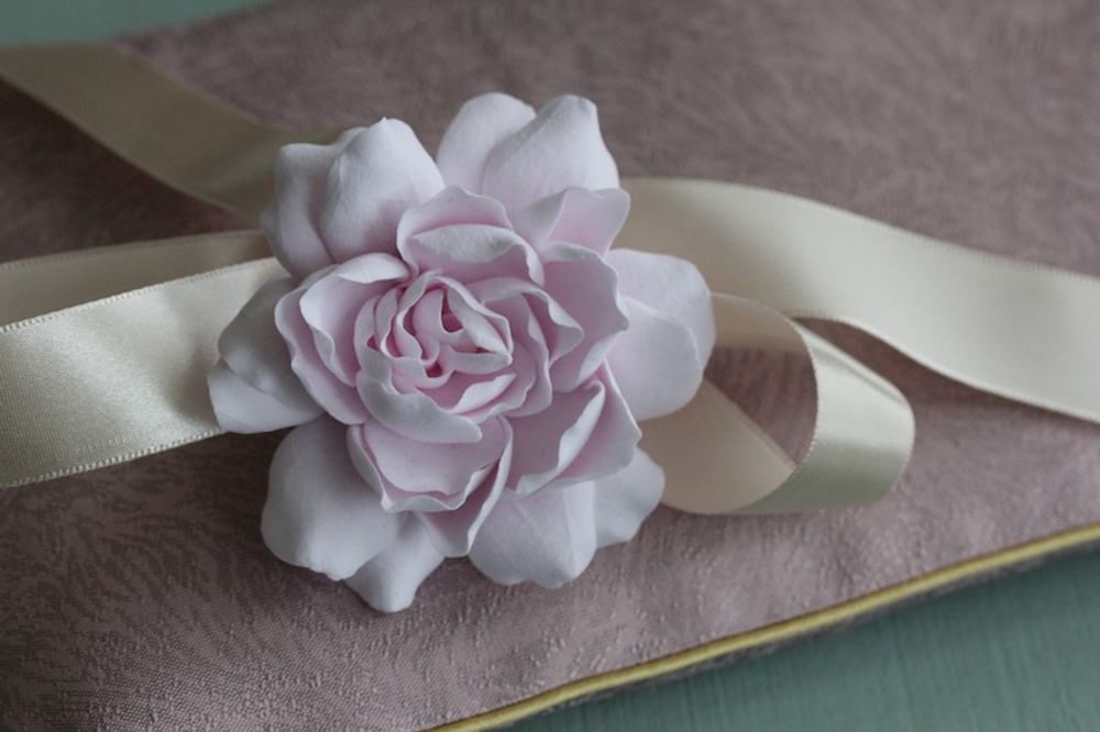 Броши: Гардения простая