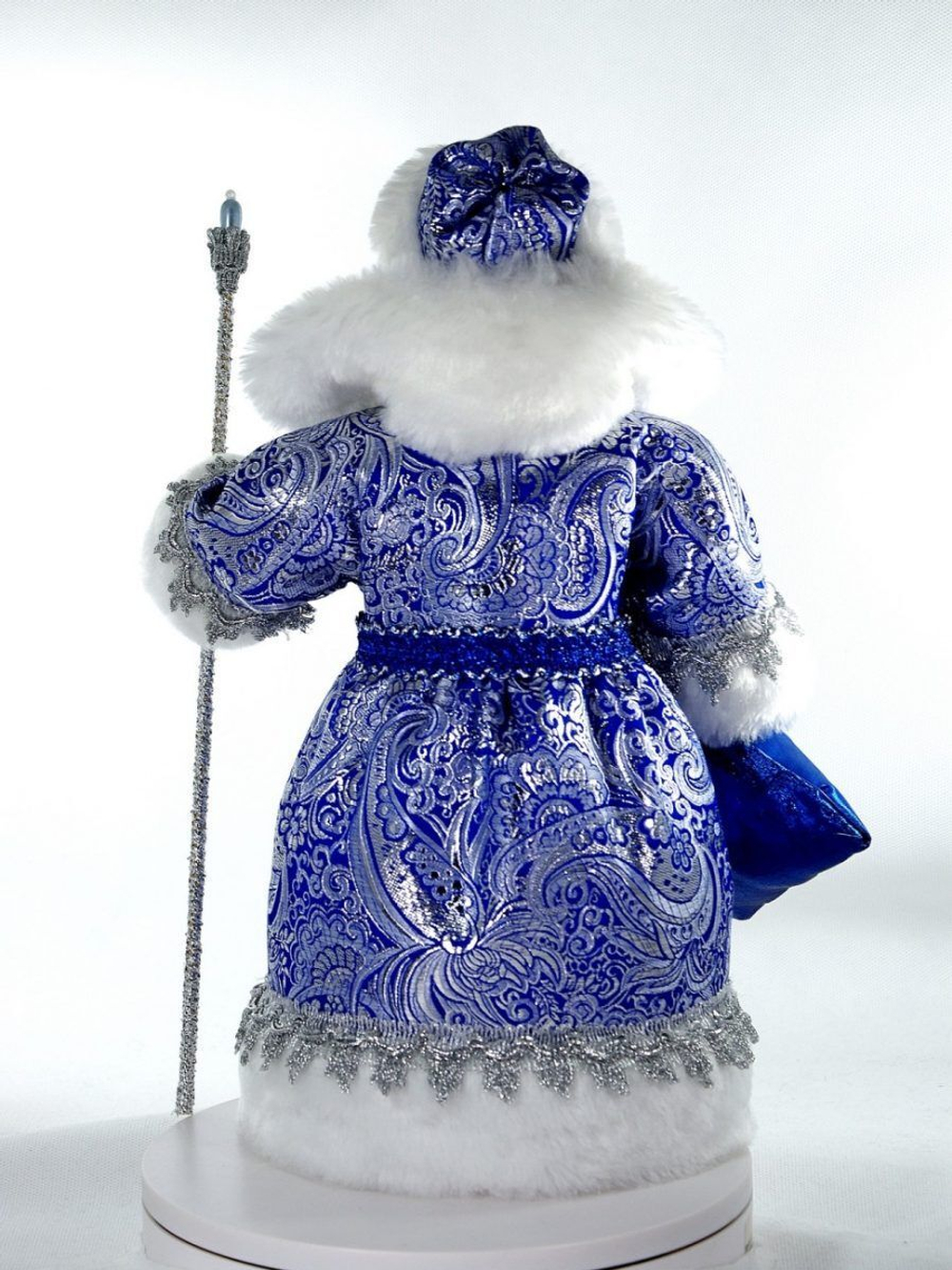 Дед Мороз под елку. Фарфоровая кукла Дедушка Мороз