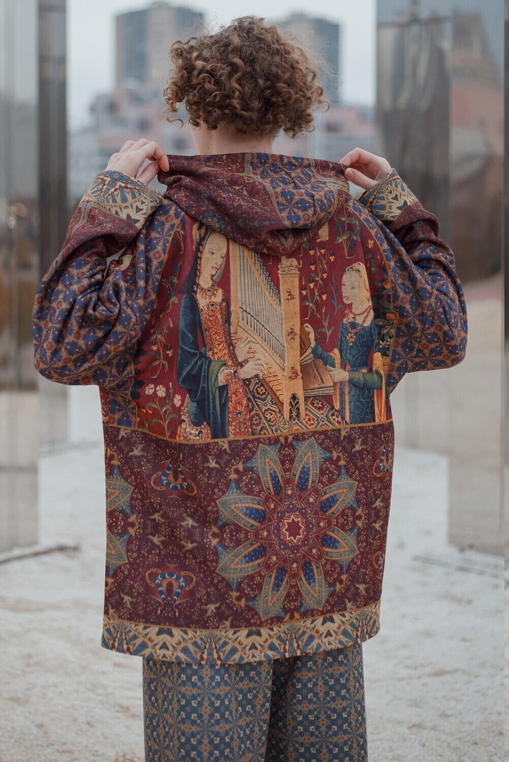 Худи «Дама с единорогом», по мотивам серии средневековых гобеленов «Дама с единорогом»