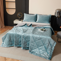 Велюровое покрывало в клетку OVL040