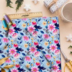 Ткань шифон насыщенные розовые ромашки на голубом фоне