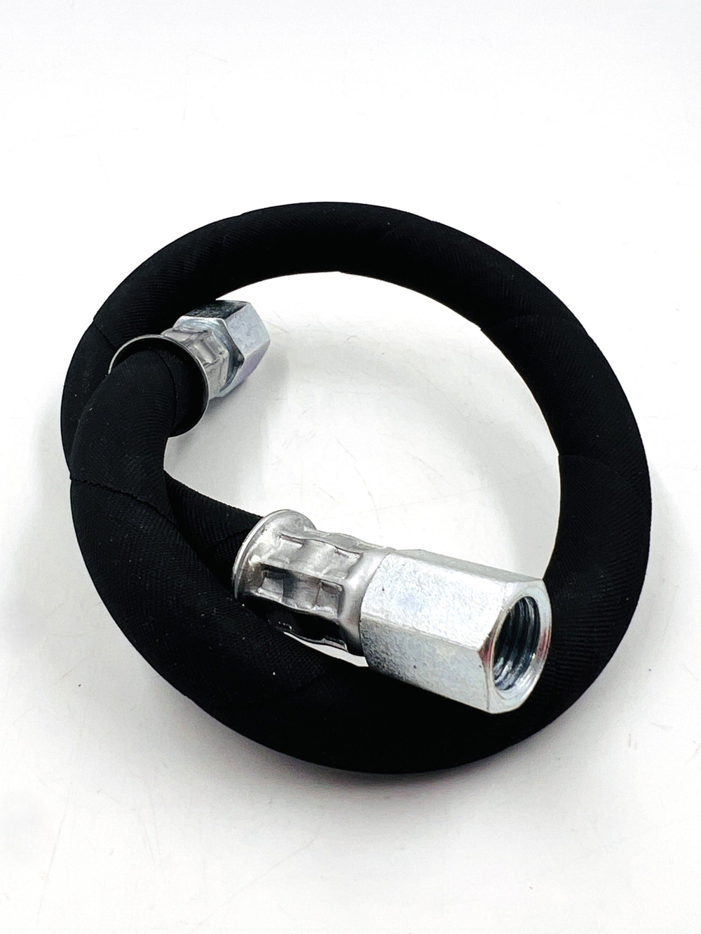 Шланг топливный ВАЗ 2110-2112 высокого давления под капотом