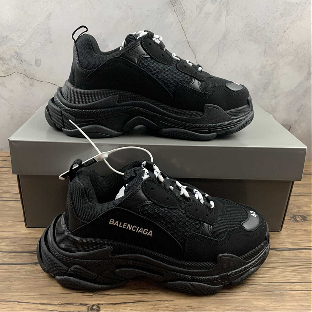 Triple s balenciaga 2019 deals