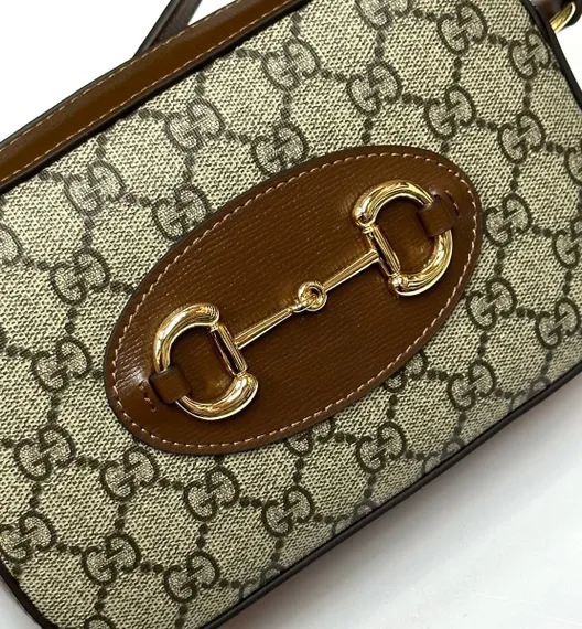 Маленькая сумка на плечо Gucci Horsebit 1955 бежевый