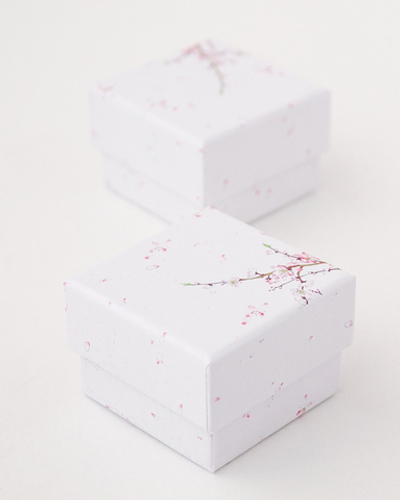 Футляр картонный, серия "ЦВЕТУЩАЯ ЯБЛОНЯ", 50х50х35 мм