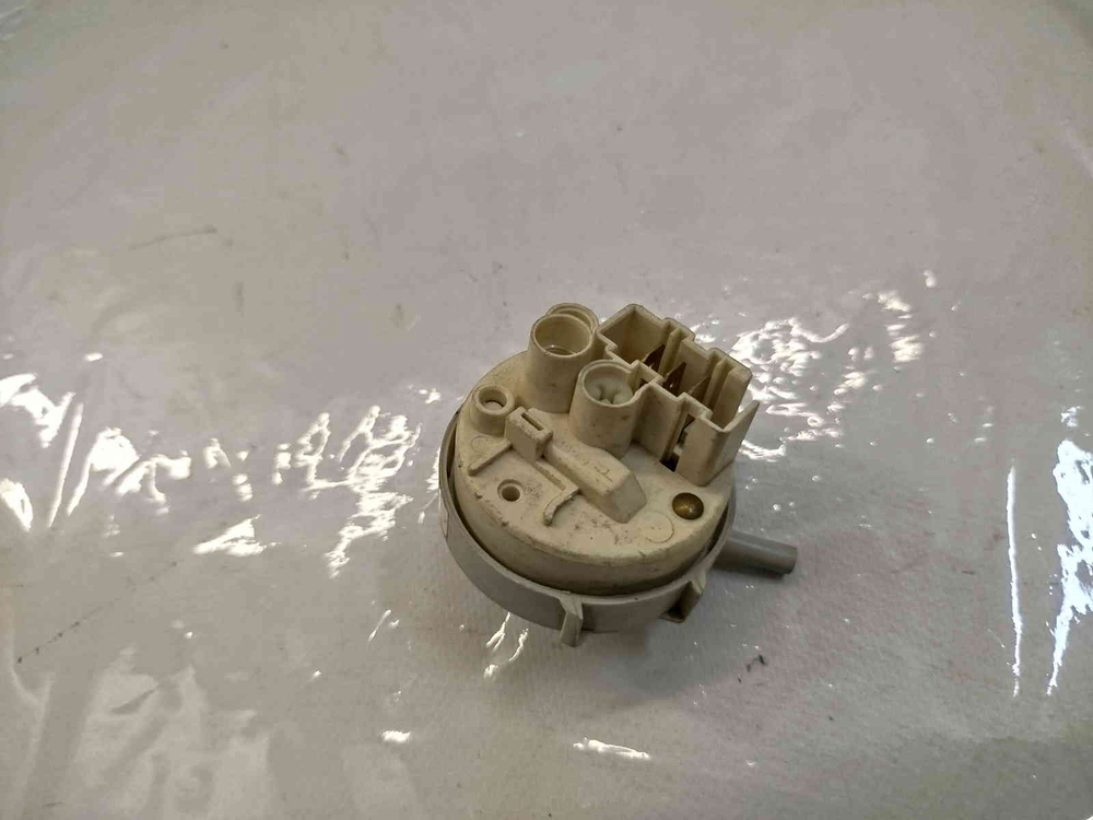 576 Датчик уровня воды (Прессостат) для посудомоечной машины Indesit-Ariston 37650053 80-60 б/у