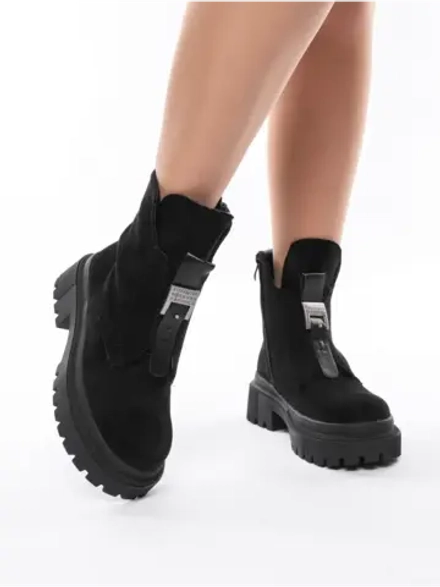 Зимние ботинки на высокой платформе