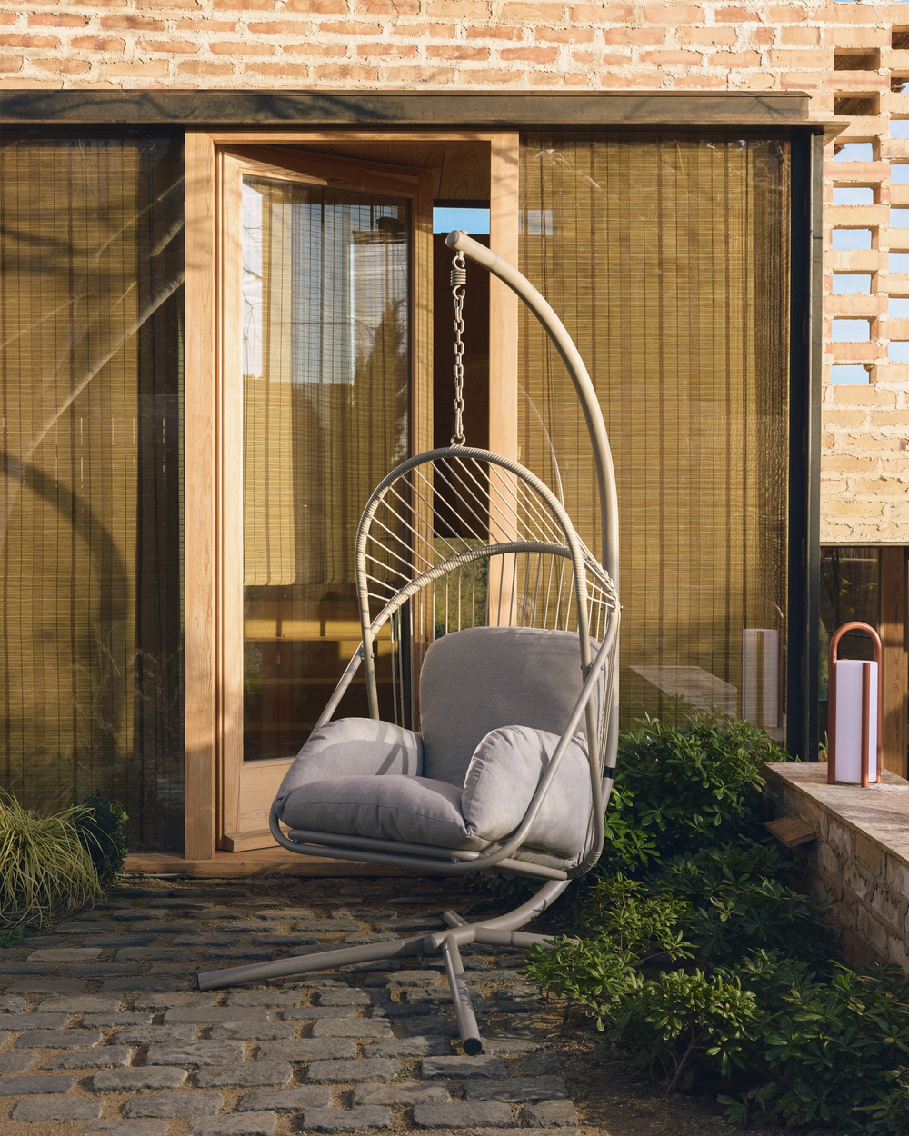 Подвесное кресло Livadi из стали и веревки бежевого цвета