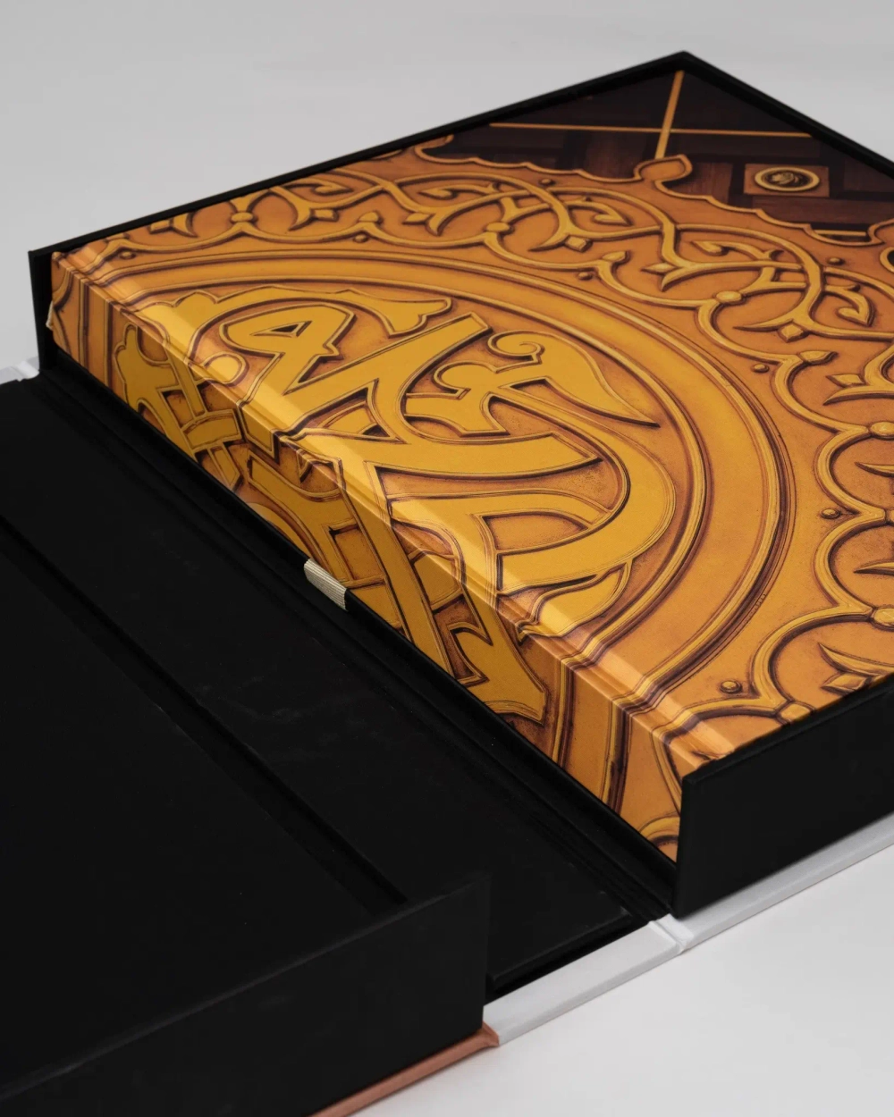 Книга интерьерная Assouline Al'Madinah: The City of the Prophet